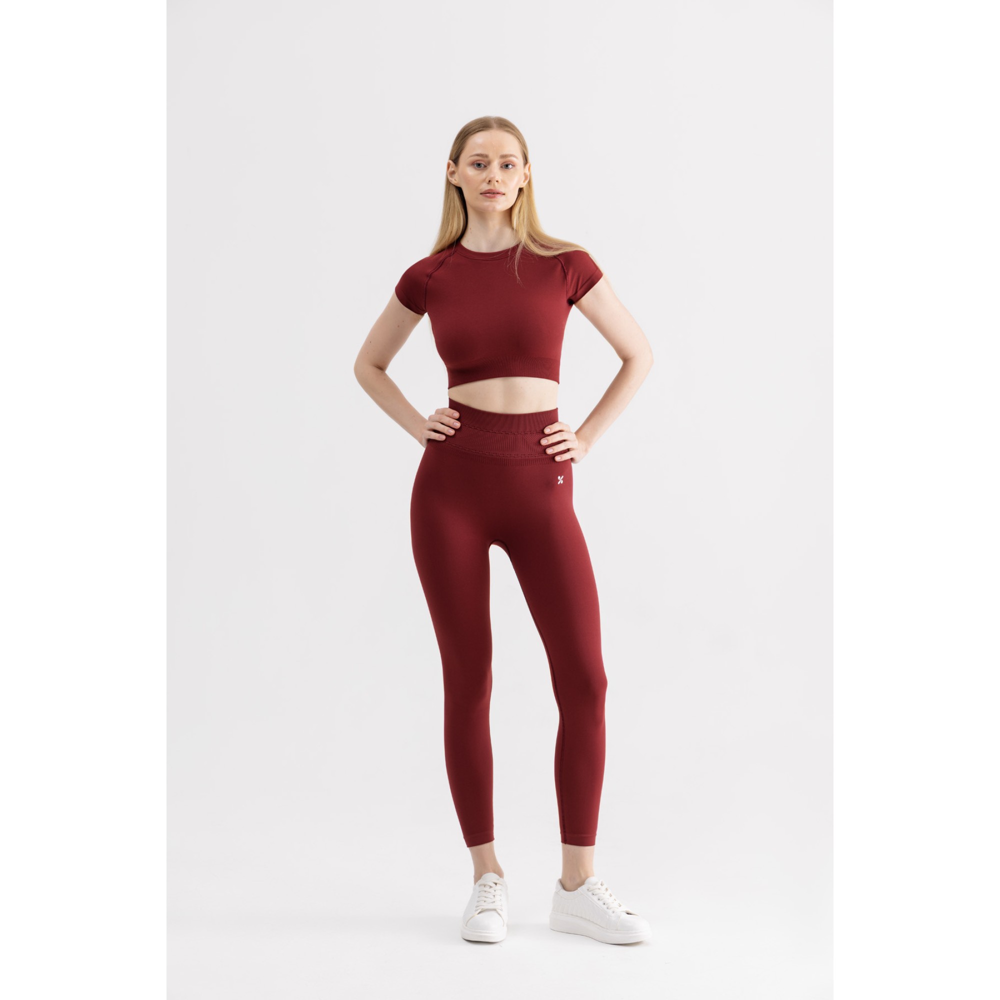 Momentum Kısa Kollu, Esnek Kumaş Crop Top-Kırmızı